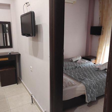 Hotel Louiza Paralia Katerinis Bagian luar foto