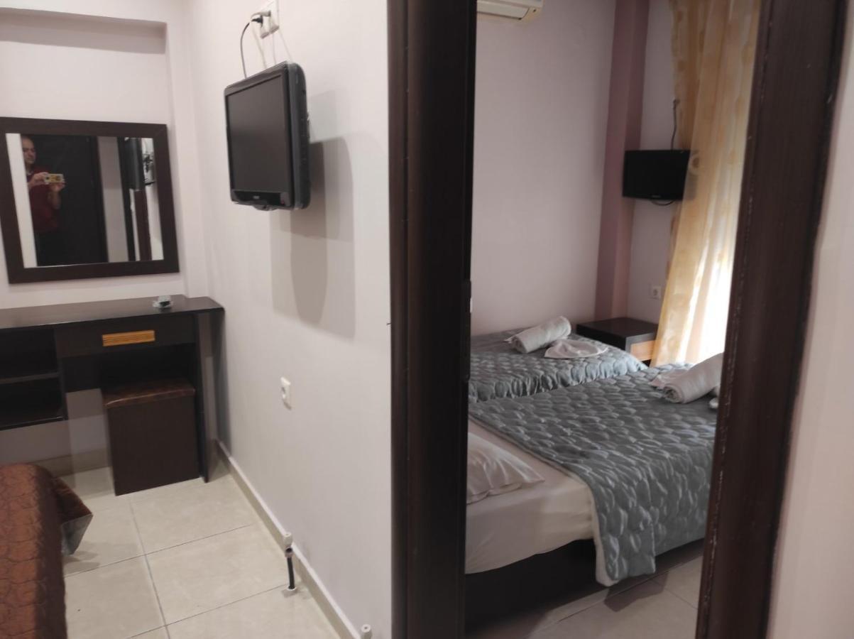 Hotel Louiza Paralia Katerinis Bagian luar foto